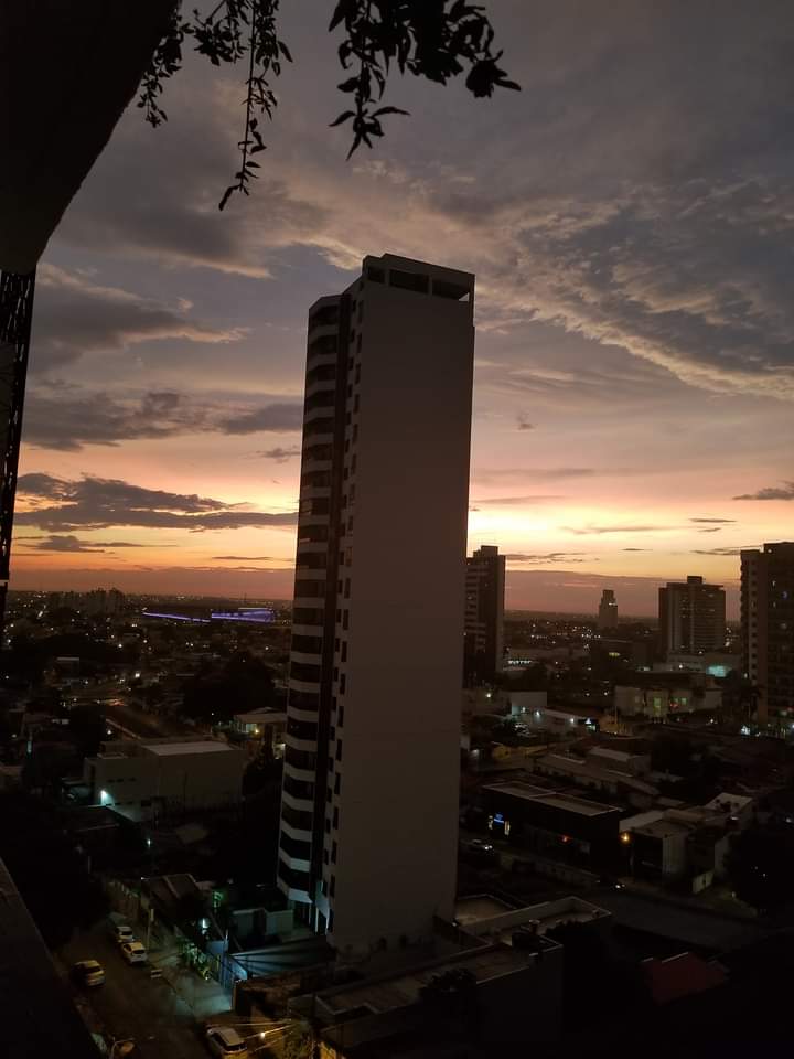 O ENTARDECER CUIABANO